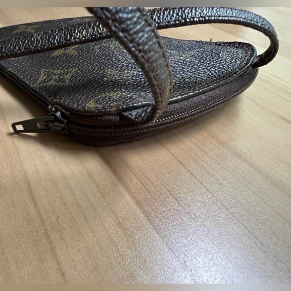 Vintage Louis Vuitton- 1986 LV Pochette
Secret / Rare Shoulder Bag - Picture 17 of 17